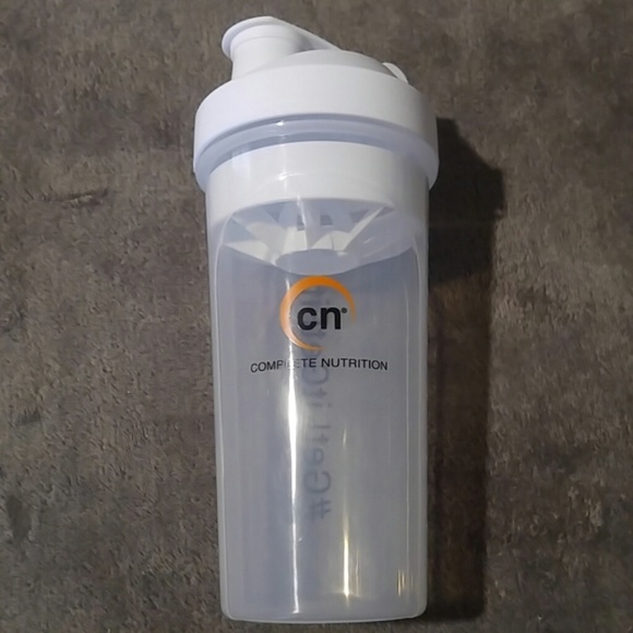 3 Complete Nutrition shaker bottles - Picture 3 of 4